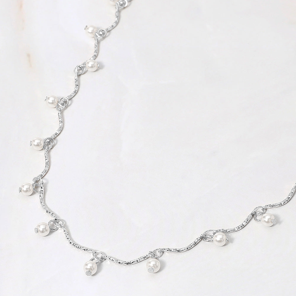 Wavy Pearl Necklace