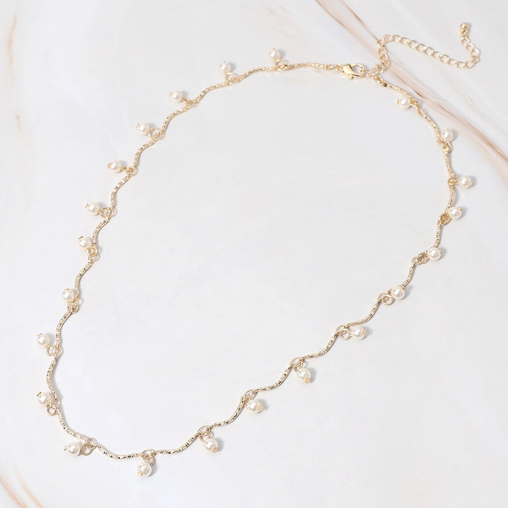 Wavy Pearl Necklace