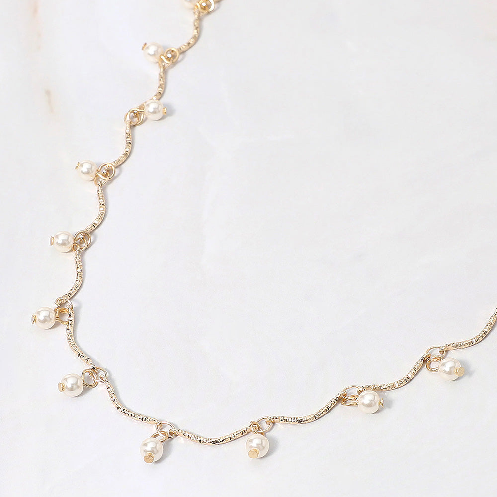 Wavy Pearl Necklace