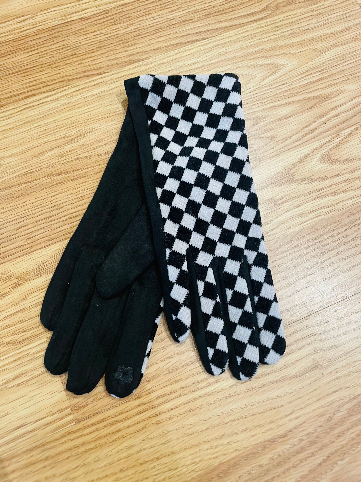 Diamond Pattern Touch Gloves